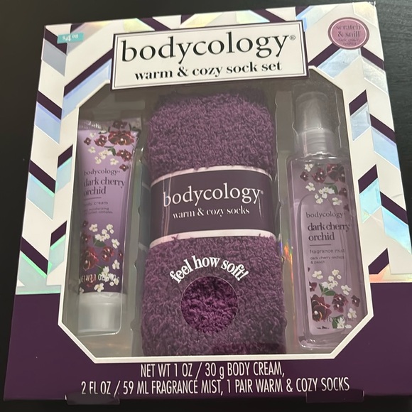 Unopened unused bodycology warm and cozy sock set - Picture 1 of 4